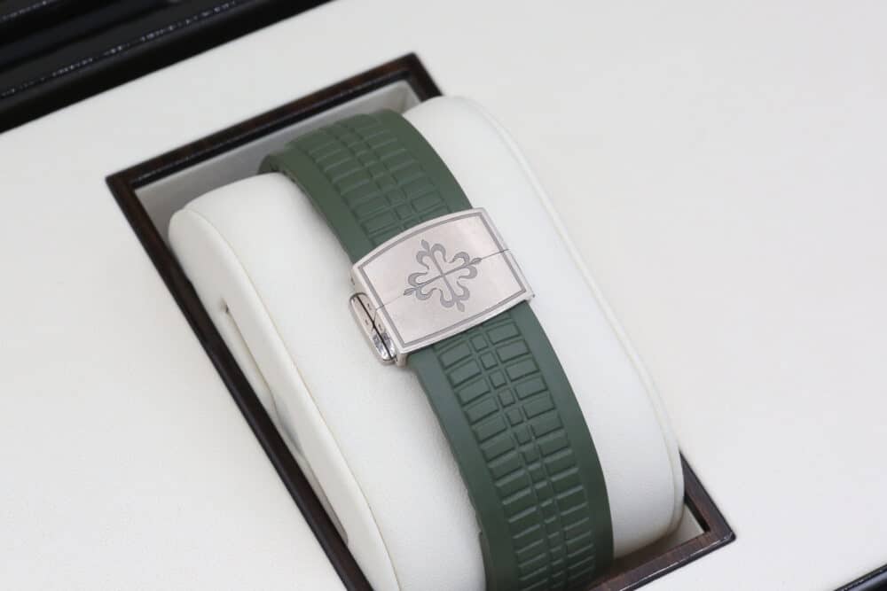 Patek Philippe 5968G Khaki AQUANAUT  42mm 2023 - Image 7