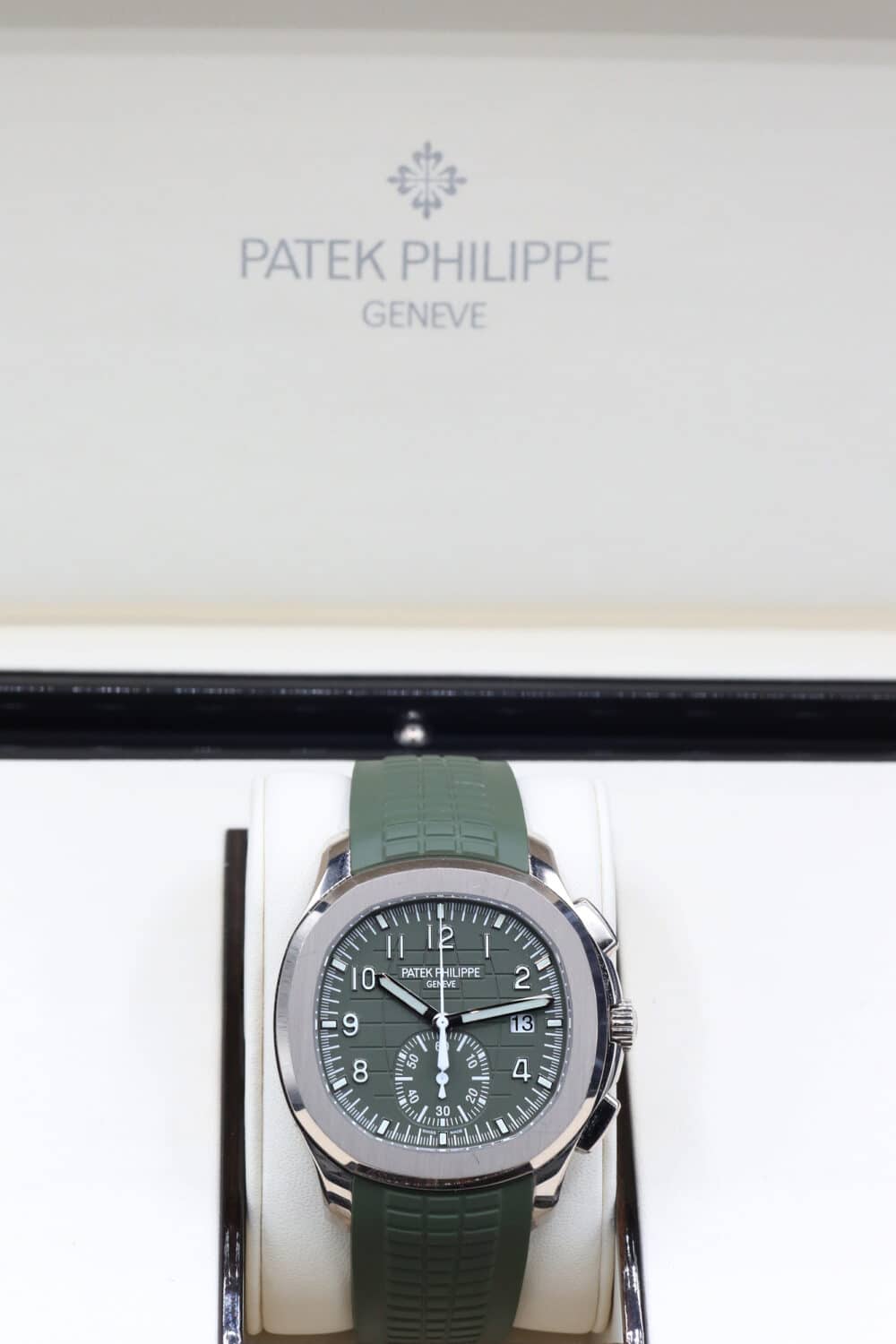 Patek Philippe 5968G Khaki AQUANAUT  42mm 2023 - Image 2