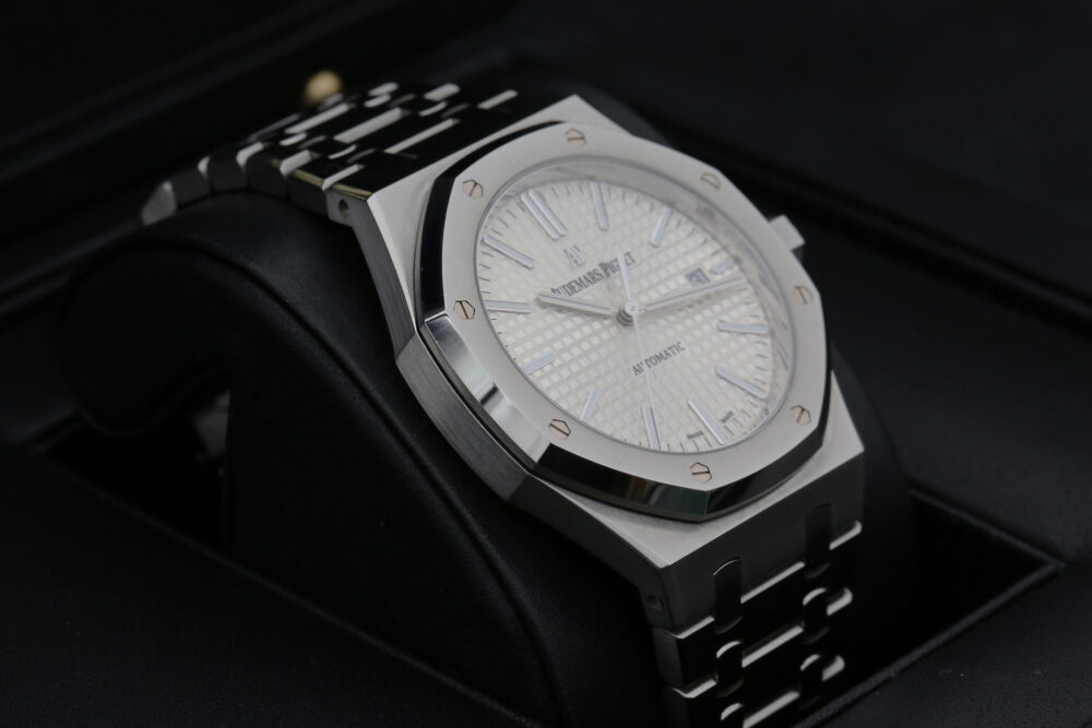 Audemars Piguet 15400ST.OO.1220ST.02 White ROYAL OAK 41mm 2018 - Image 7