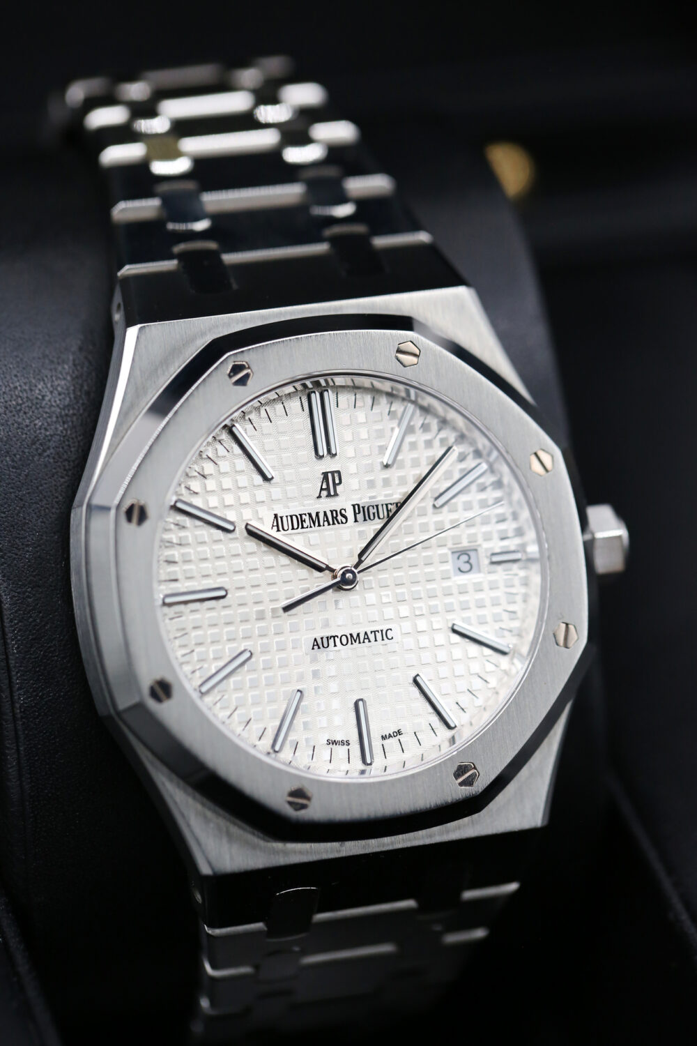 Audemars Piguet 15400ST.OO.1220ST.02 White ROYAL OAK 41mm 2018 - Image 2