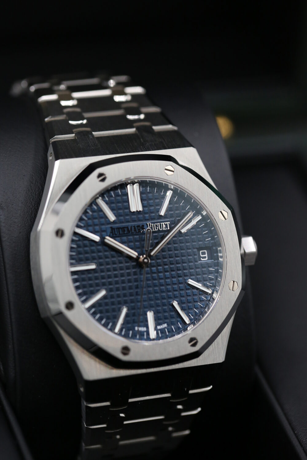 Audemars Piguet 15510ST.OO.1320ST.01 Blue ROYAL OAK  41mm 2022 50TH Anniversary - Image 2