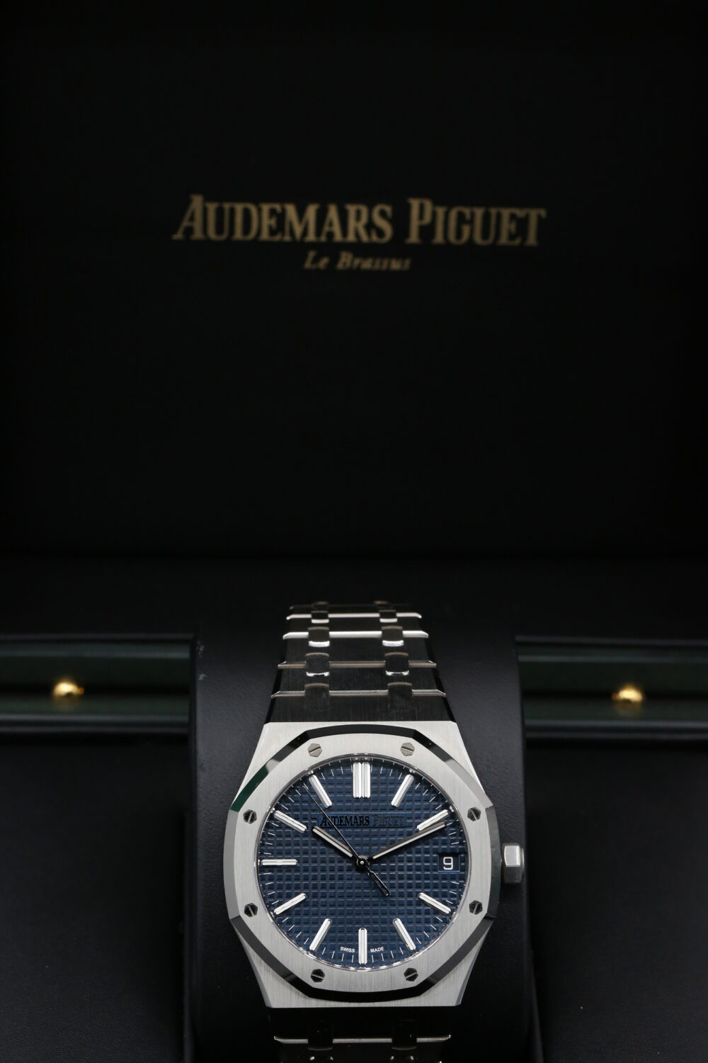 Audemars Piguet 15510ST.OO.1320ST.01 Blue ROYAL OAK  41mm 2022 50TH Anniversary - Image 4