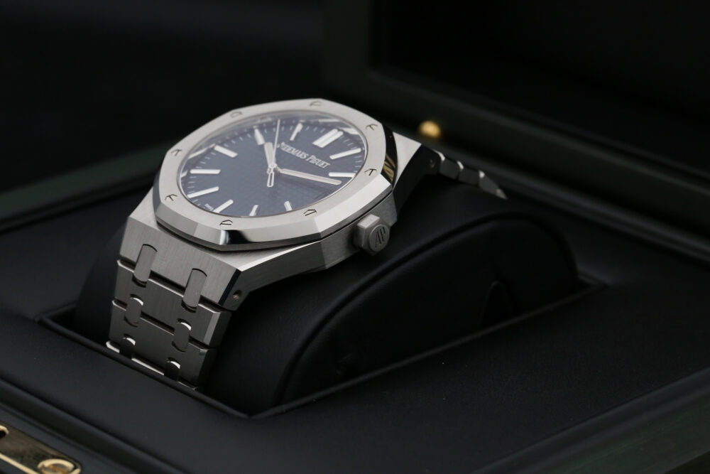 Audemars Piguet 15510ST.OO.1320ST.01 Blue ROYAL OAK  41mm 2022 50TH Anniversary - Image 6