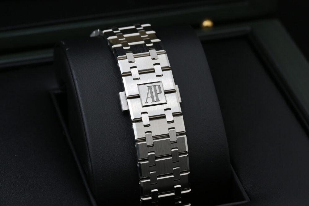 Audemars Piguet 15510ST.OO.1320ST.01 Blue ROYAL OAK  41mm 2022 50TH Anniversary - Image 8