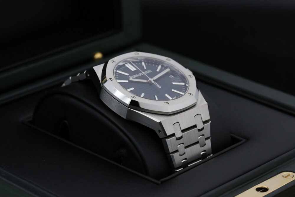 Audemars Piguet 15510ST.OO.1320ST.01 Blue ROYAL OAK  41mm 2022 50TH Anniversary - Image 7