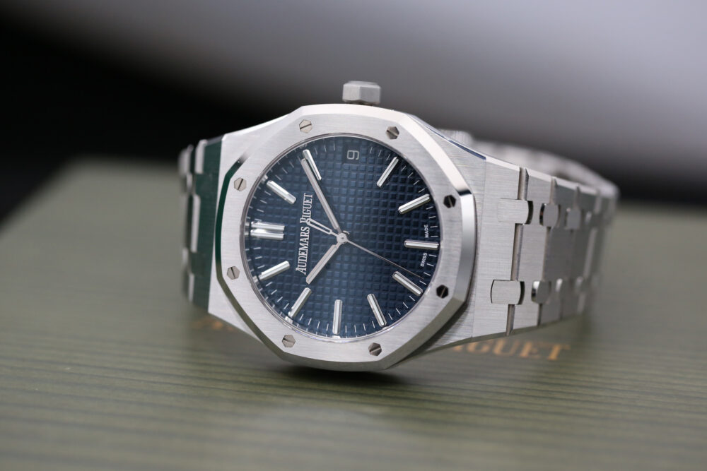 Audemars Piguet 15510ST.OO.1320ST.01 Blue ROYAL OAK  41mm 2022 50TH Anniversary - Image 3