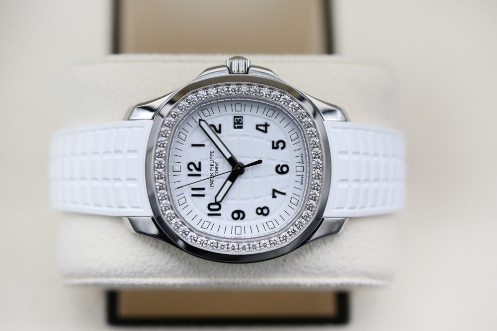 Patek Philippe 5267/200A-010 White AQUANAUT 38mm 2023 White Luce - Image 3