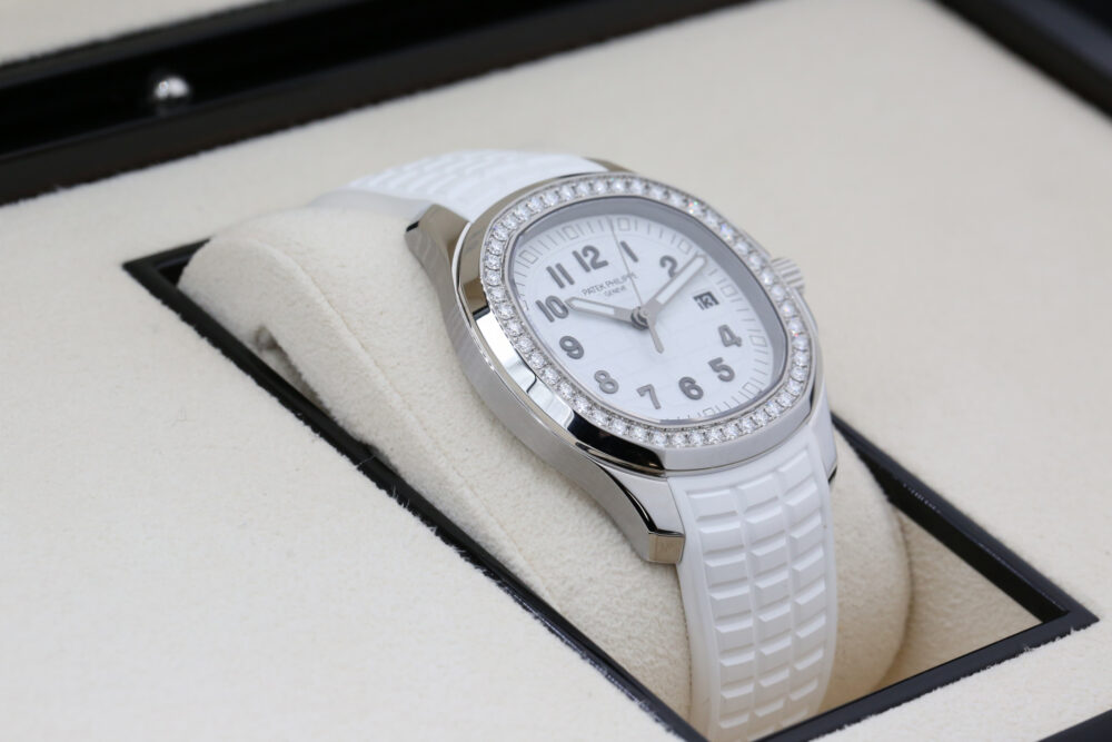Patek Philippe 5267/200A-010 White AQUANAUT 38mm 2023 White Luce - Image 6