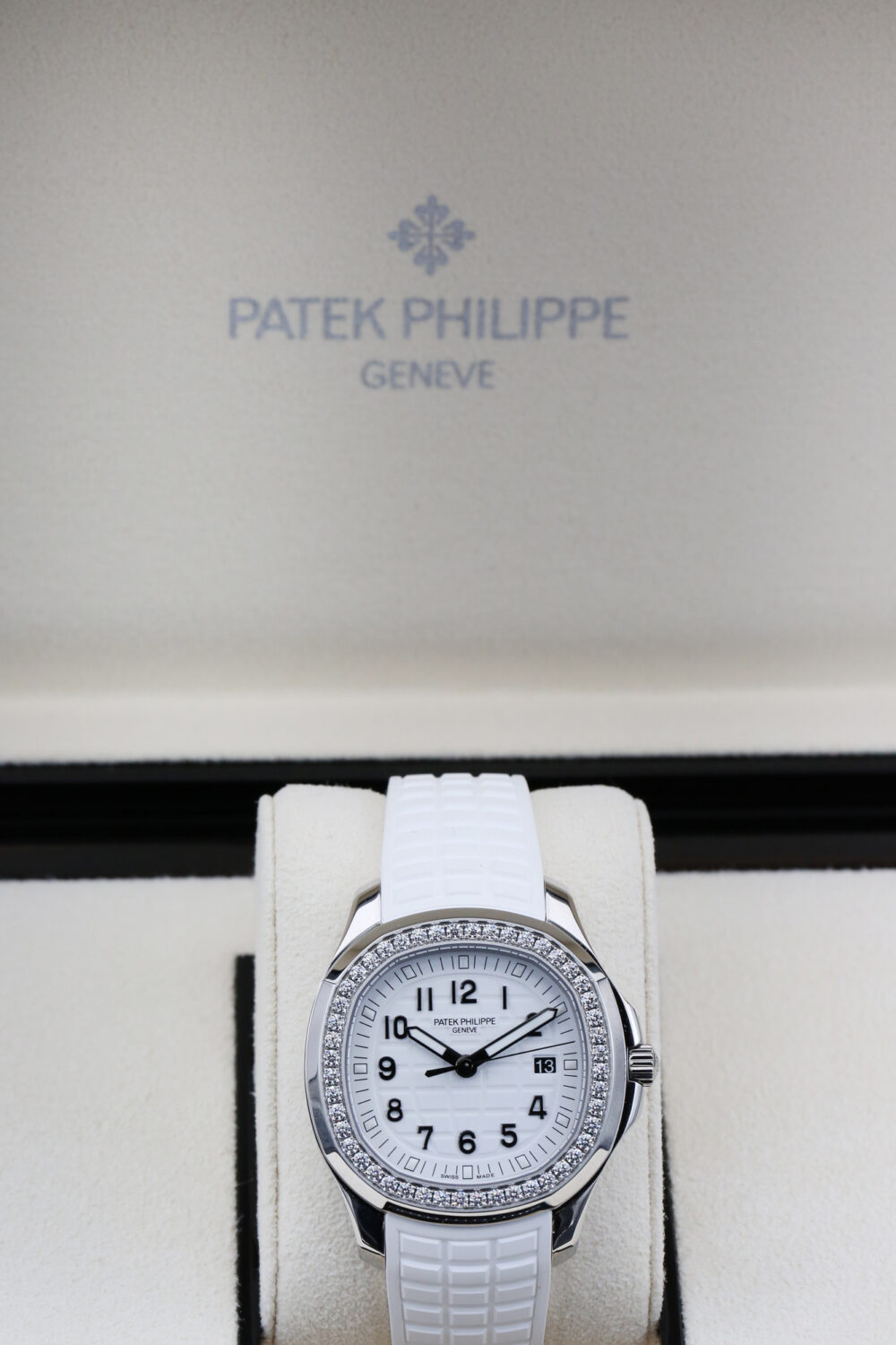 Patek Philippe 5267/200A-010 White AQUANAUT 38mm 2023 White Luce - Image 4