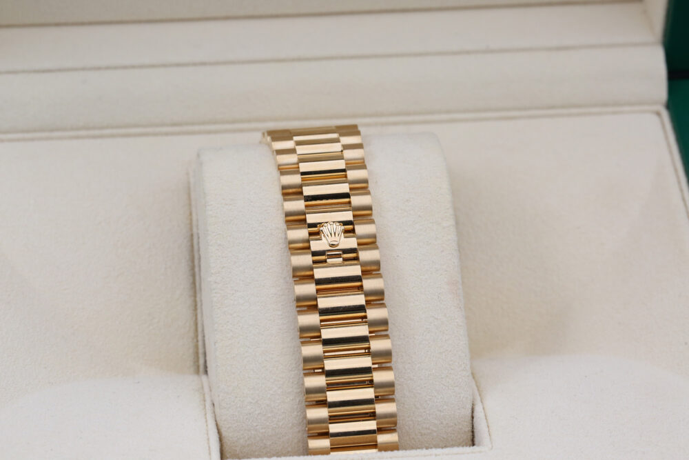 Rolex 228238 White DAY-DATE 40mm 2022 - Image 8