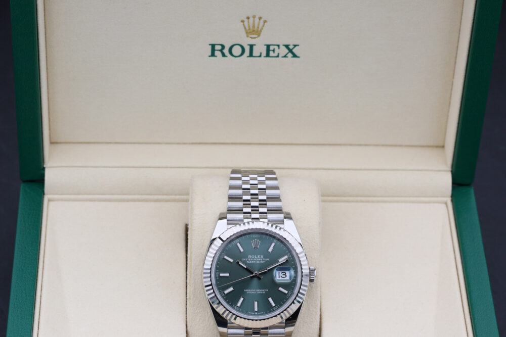 Rolex Datejust Mint 126334 41mm 2025 - Image 4