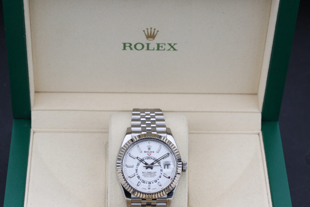 Rolex 336934 White SKY-DWELLER 42mm 2023 - Image 4