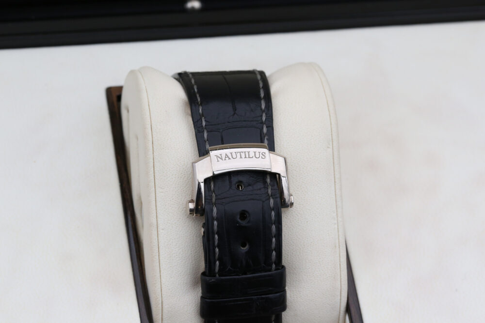 Patek Philippe 5712G Grey NAUTALIUS  40mm 2015 - Image 8