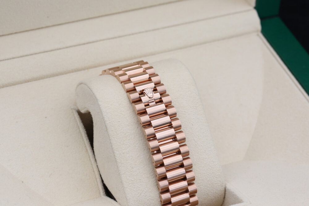 Rolex 228235 Chocolate DAY-DATE 40mm 2023 - Image 9